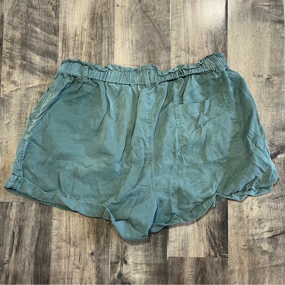 Aerie Women's Xl Paperbag shorts Green (missing belt) - Picture 5 of 8